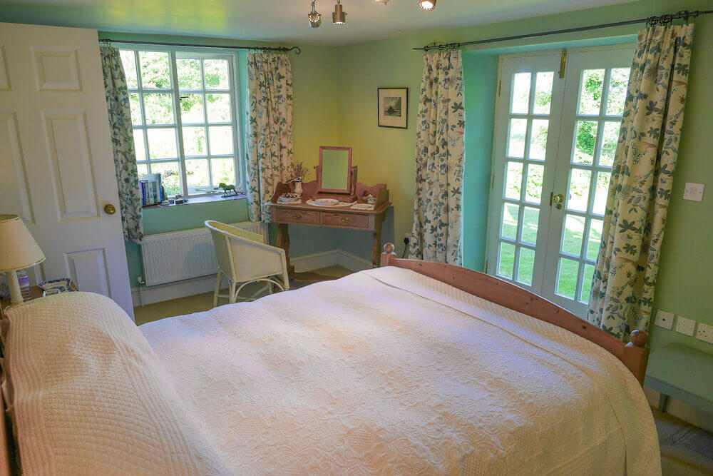 Orchard House Cornwall Lillies room