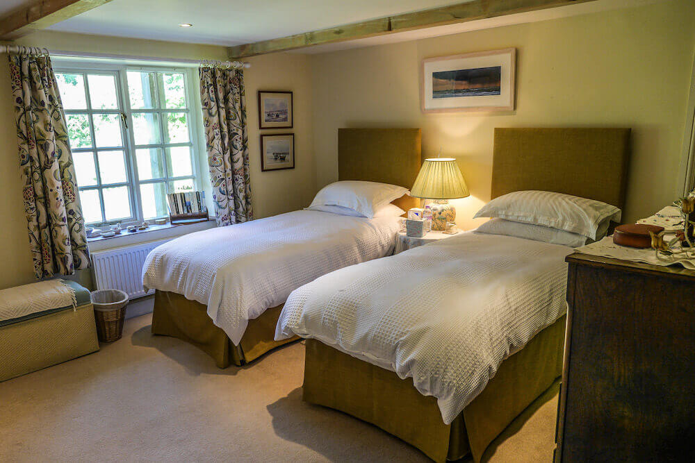 Orchard House Cornwall Lillies room
